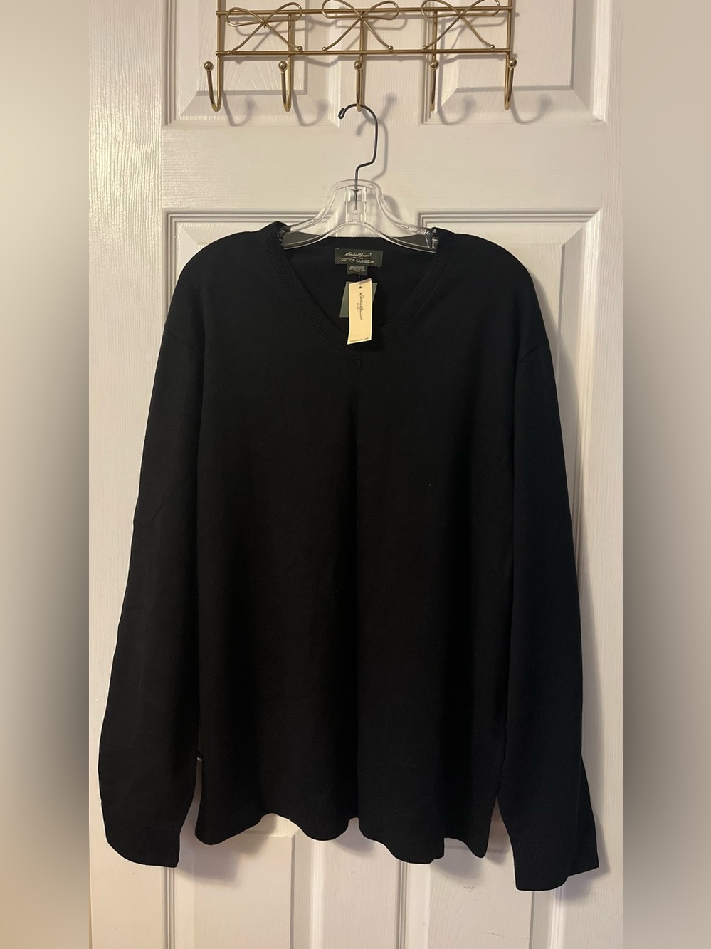 Eddie Bauer Black V-Neck Men's Sweater